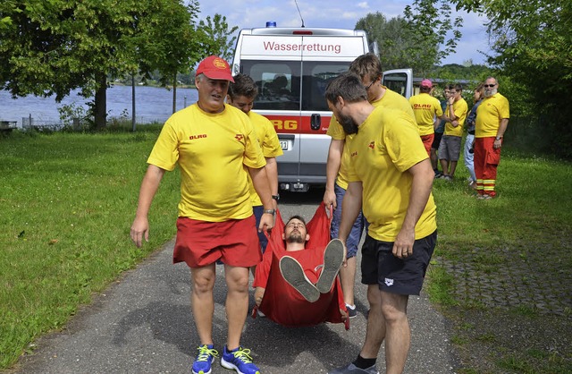 Bei der Sommerbung der DLRG-Breisach ... sogenannter  &#8222;Stifnecks&#8220;.  | Foto: Hans-Jochen Voigt