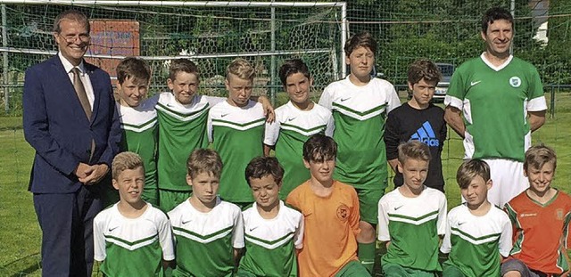 <BZ-FotoAnlauf>Jugend SV Nollingen:</B...f> Klaus Eberhardt und die  Jungstars   | Foto: Privat