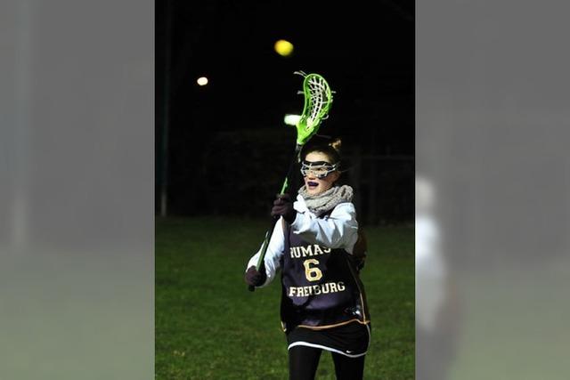 Der schnellste Sport der Welt: Unsere Autorin hat Damen-Lacrosse getestet