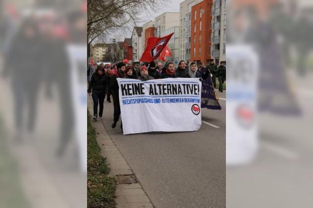 Demonstranten protestieren vor einer Veranstaltung der 