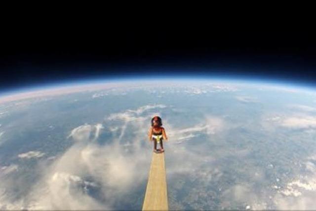 Video: Schweizer Schler schicken einen Playmobil-Mann in die Stratosphre