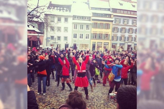 Foto-Galerie & Mini-Videos: One Billion Rising-Demo auf dem Augustinerplatz