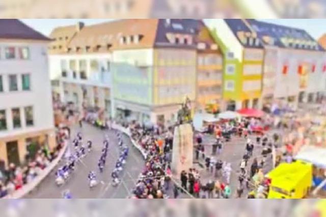 Video: Rosenmontagsumzug im Minitaturformat