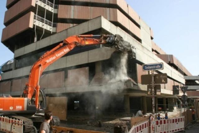 Video & Fotos: Die Abrissarbeiten an der alten UB beginnen