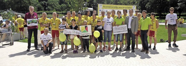 Spendenbergabe fr die Tour Ginkgo im Freibad in Kollnau.   | Foto: Lena Herrlich