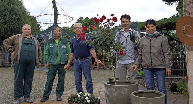 Sehr zufrieden mit ihrem neuen Arbeite... Rahimdin Zamamkhel und Selma Gaubies   | Foto: Hagen Spth