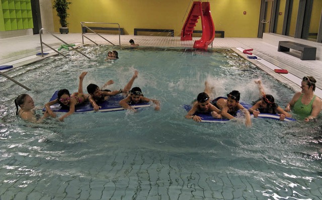 Sichtlich Spa hatten  Flchtlingskind...athleten Schwimmunterricht erhielten.   | Foto: Privat