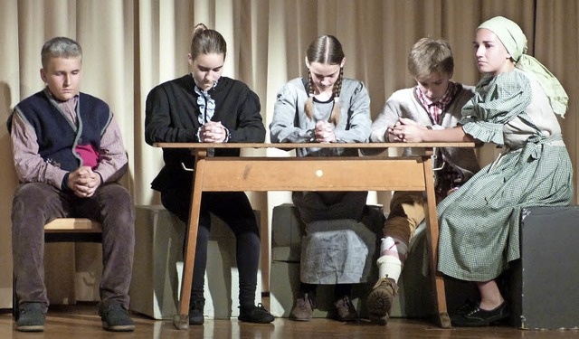 Szene aus dem Stck &#8222;Fluchten&#8220;, das am Gymnasium aufgefhrt wurde.  | Foto: LARA STEHLIN