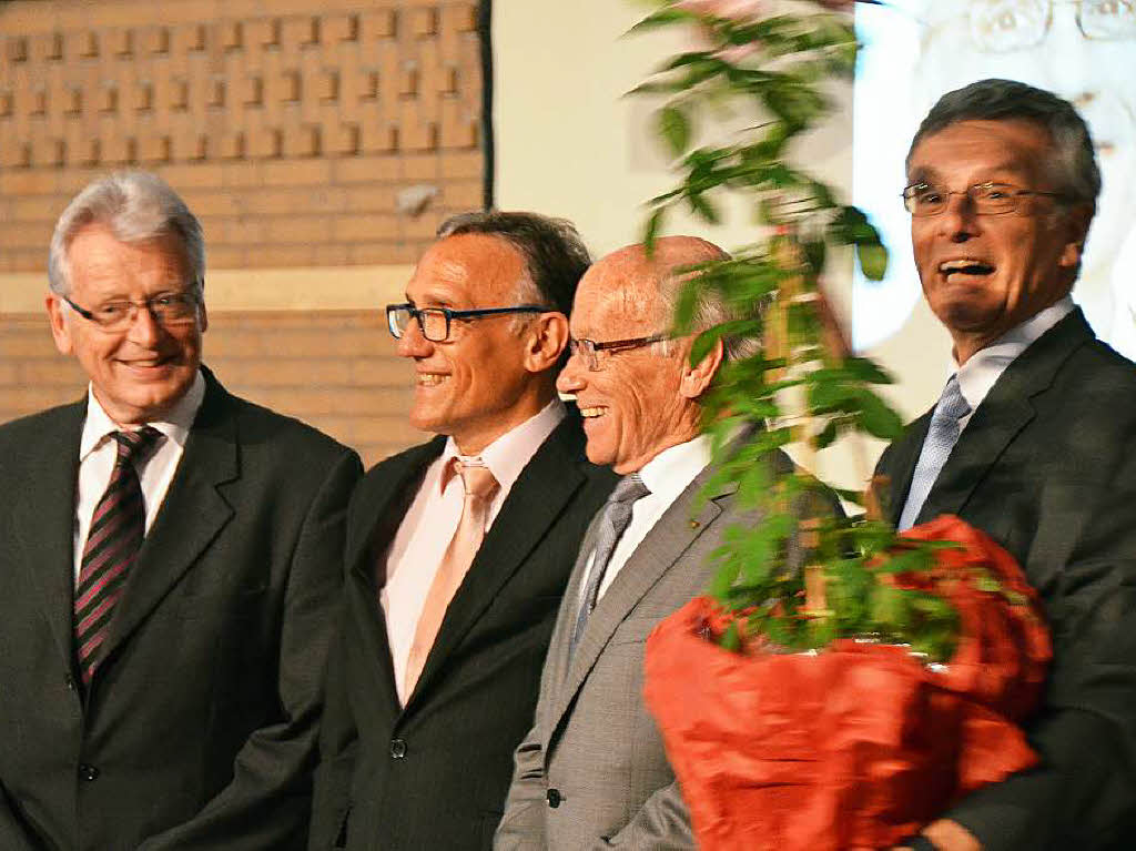 Der leitende Regierungsschuldirektor Thomas Steiner (von rechts) mit den bisherigen Direktoren des GBG, Karlheinz Hoppe, Hubert Wischnewski und Heinz Intveen