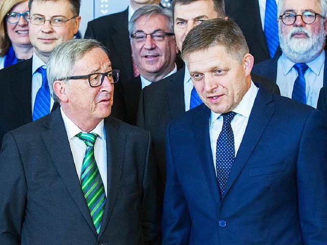 Jean-Claude Juncker (l.) mit Robert Fico  | Foto: dpa