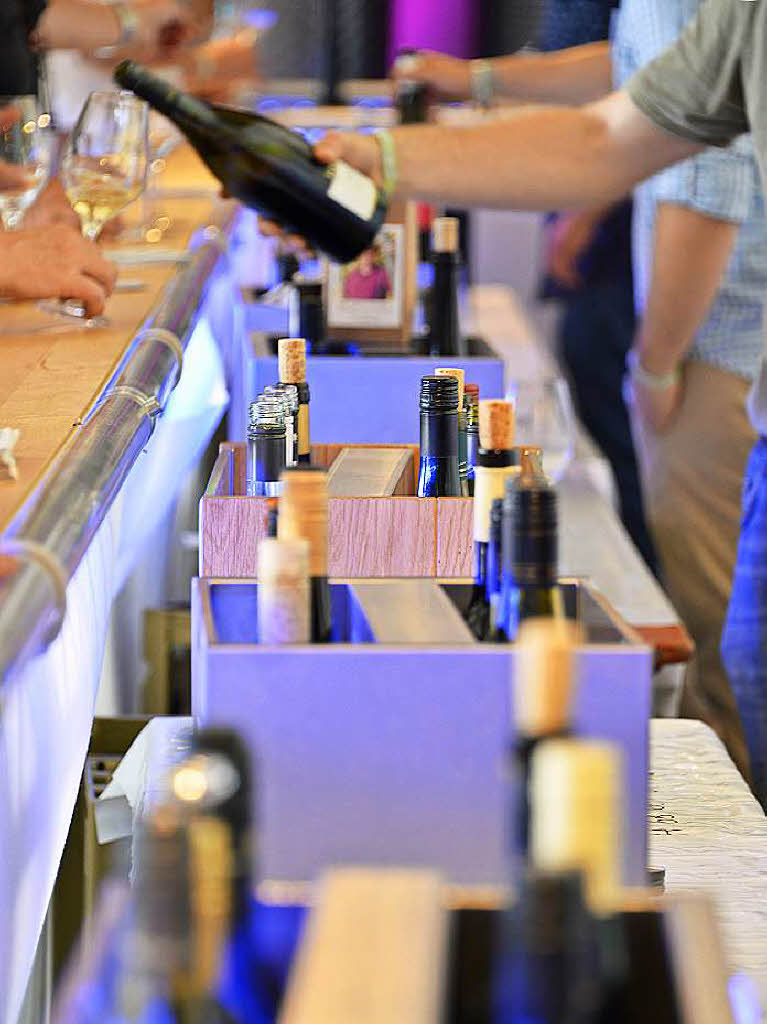 Ein Schlckchen hier, ein Trpfchen da: Die Wein-Fass-Bar in Oberrotweil.