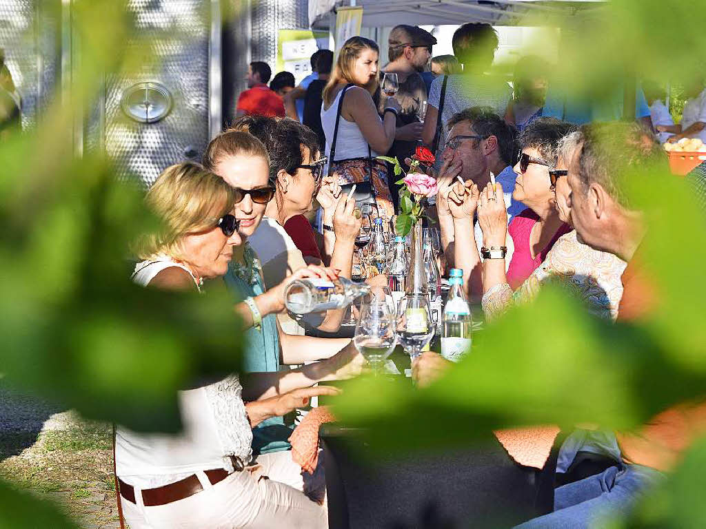 Ein Schlckchen hier, ein Trpfchen da: Die Wein-Fass-Bar in Oberrotweil.