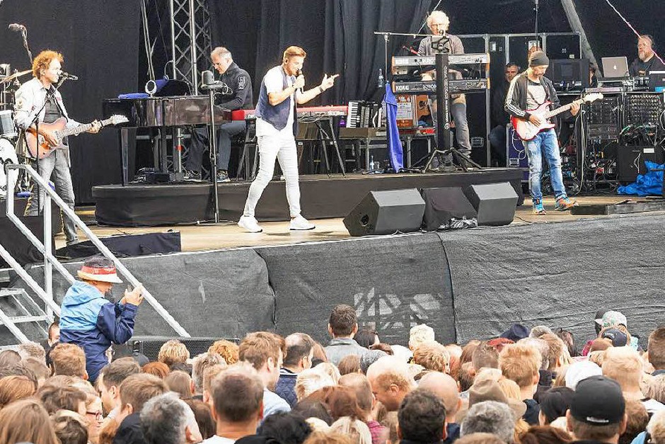 Sommer-Open-Air mit der Kultband "Pur" vor der Staatsbrauerei Rothaus (Foto: Chris Seifried) Sommer-Open-Air mit der Kultband "Pur" vor der Staatsbrauerei Rothaus (Foto: Chris Seifried)