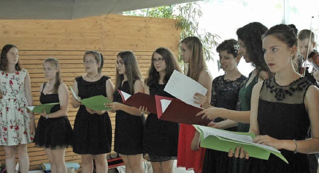 Der Musikneigungskurs gestaltete die A...m Oberrheingymnasium musikalisch mit.   | Foto: OUNAS-KRUSEL