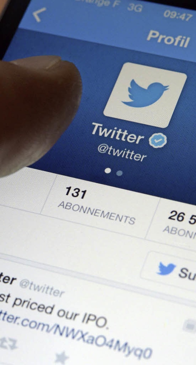 Auf Twitter werden politische Themen d...pt? Viele Nutzer sind gar nicht echt.   | Foto: AFP