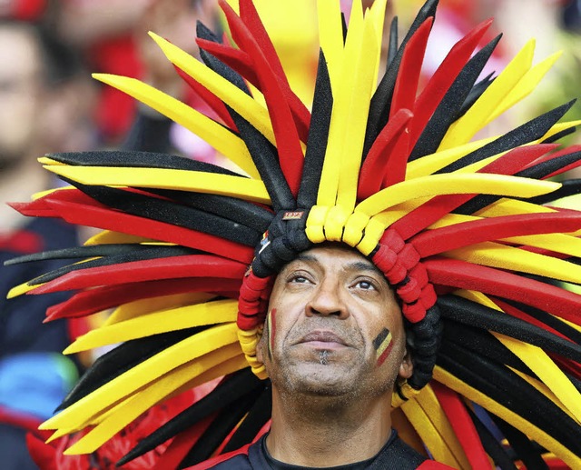 Enttuscht: ein belgischer Fan mit beachtlichem Kopfschmuck    | Foto: dpa