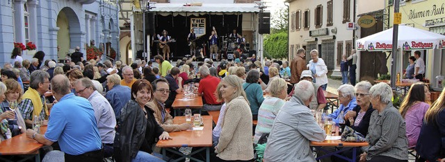 Viel los war beim Open Air am Torli bi...ertelfinals der deutschen Mannschaft.   | Foto: Hassler