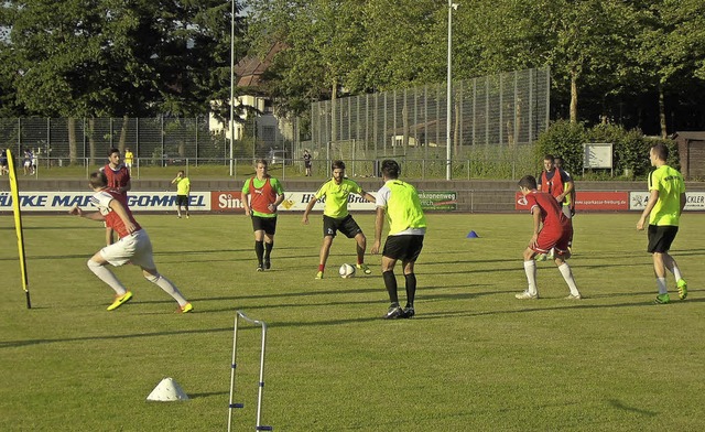 Aus SV Waldkirch wurde FC Waldkirch: D...rainer) und Theo Schpf (Co-Trainer).   | Foto: karl-heinz hinn