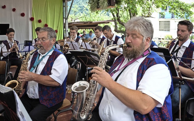 Ganz im Zeichen der Blasmusik stand de...ach. Hier der Musikverein Eichstetten.  | Foto: Helmut Rothermel