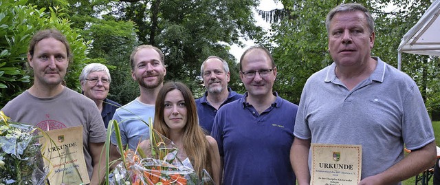 Schtzenknig Simon Winkler (von links...Knispel und Jrgen Reiske (IG Weinbau)  | Foto: Heinz Vollmar