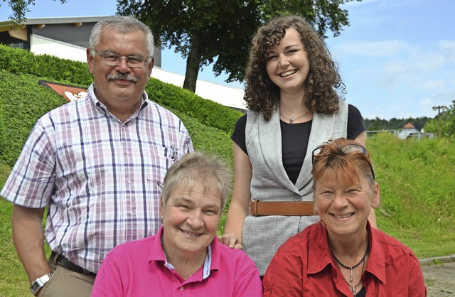 Wolfgang und Eva Rippel,  Isabelle But... ein erfolgreiches erstes halbes Jahr.  | Foto: Sandhya Hasswani