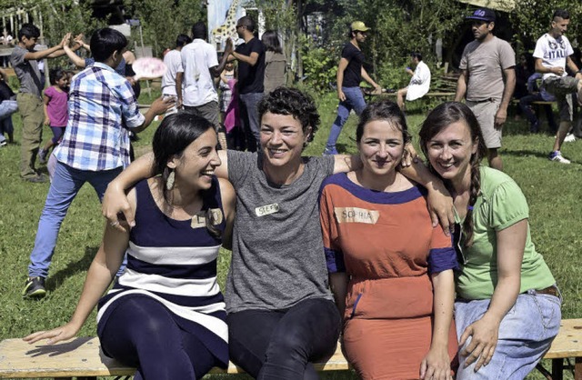 Leonora Lorena, Stefanie Koch, Sophia ...bei erkennbar auch selbst ihren Spa.   | Foto: Thomas Kunz