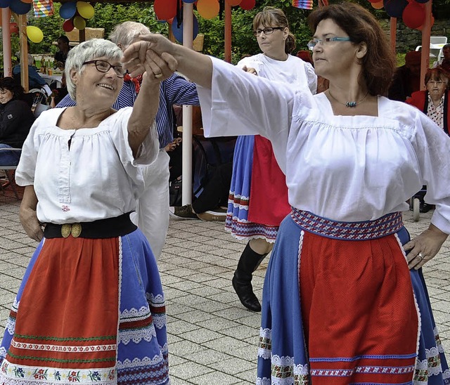 Die norddeutsche Formation &#8222;De N...mit temperamentvollen Folkloretnzen.   | Foto: edgar steinfelder