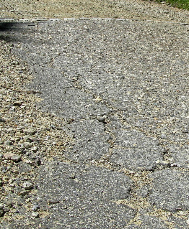 Die  Strae &#8222;Senbrunn&#8220; i... &#8211; wie hier  beim Waldparkplatz.  | Foto: Manfred Lange