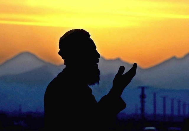 Reflexion ber die islamische Welt: Betender Muslim in Afghanistan   | Foto: Jewel Samad/dpa