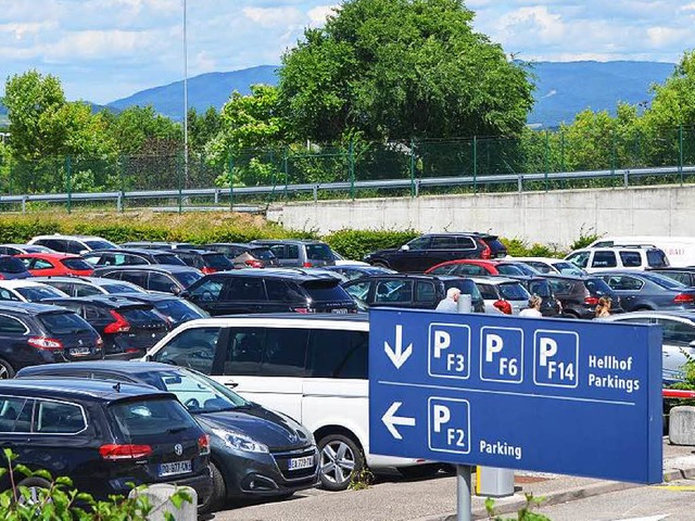 Der Euroairport rstet sein Parkplatza...chst mit einer Park-and-ride-Anlage.   | Foto: Michael Baas