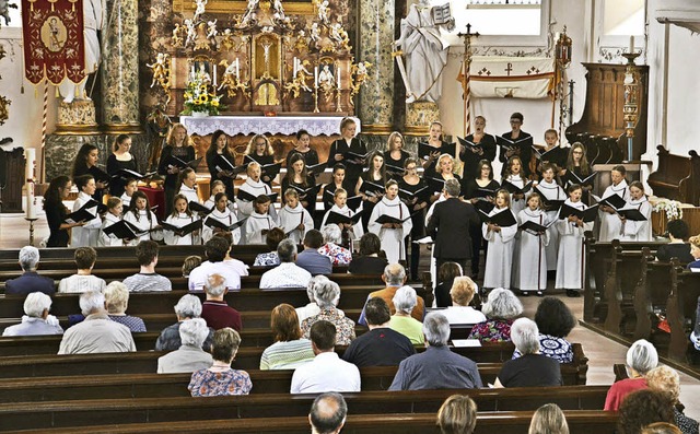 Endingen. Die Mdchenkontorei  am Rott... Dom beim Konzert in der Peterskirche.  | Foto: Roland Vitt