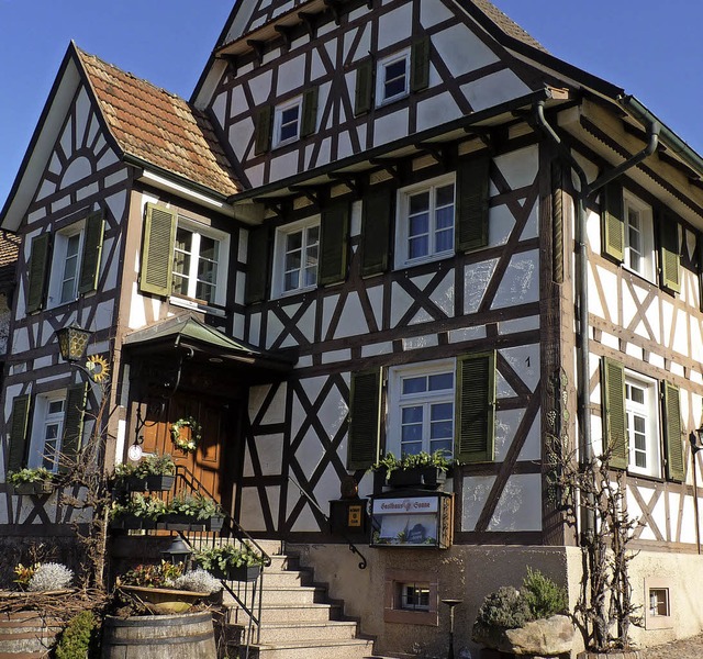 Das ehemalige Gasthaus Sonne in Zell-W...estuft, hie es im Planungsausschuss.   | Foto: Cornelia Weizenecker