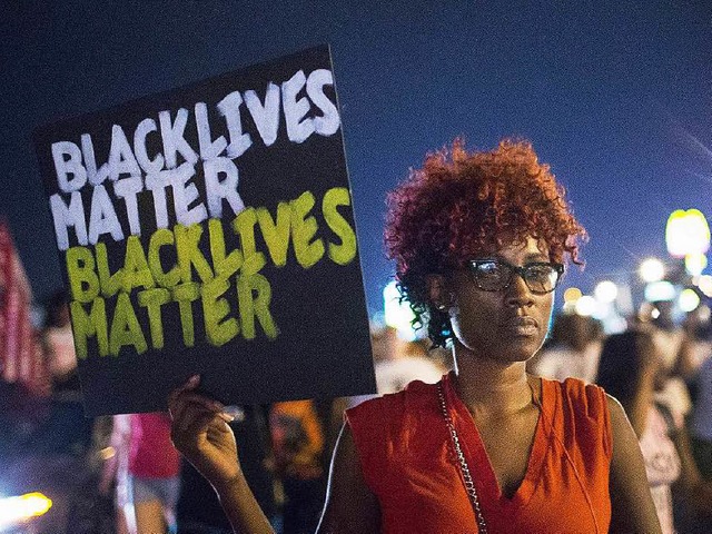 Demonstrationen in Ferguson zum Tode v...von einem Polizisten erschossen wurde.  | Foto: AFP