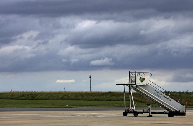 Nicht wirklich ertragbringend: der ehemalige Militrflughafen Hahn im Hunsrck  | Foto: dpa