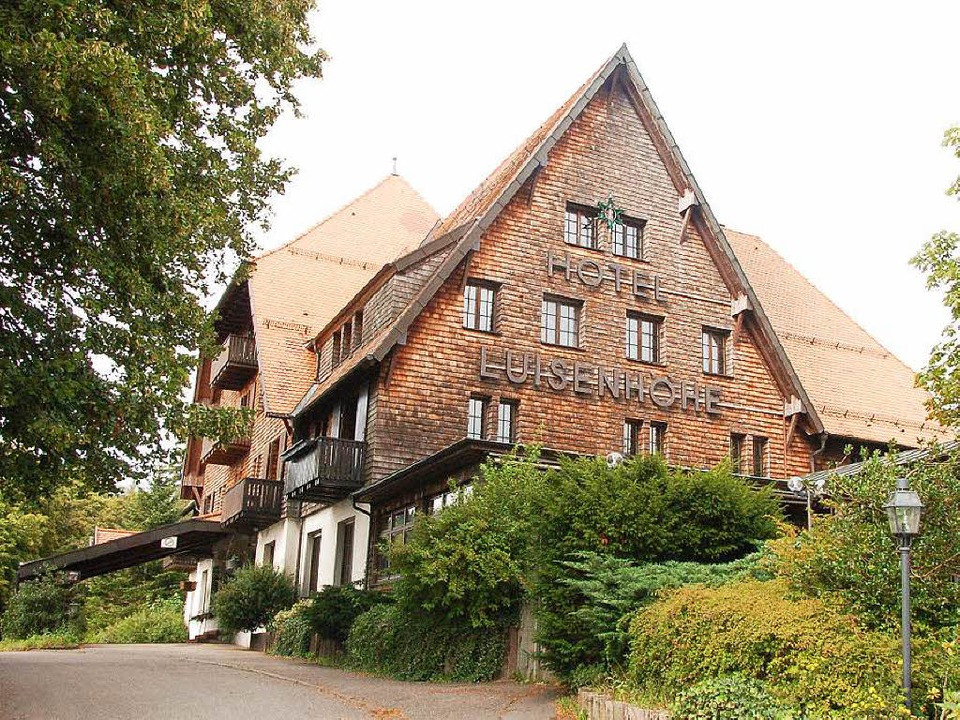 Markanter Bau hoch ber dem Hexental &#8211; noch: das Hotel Luisenhhe.  | Foto: Kathrin Blum