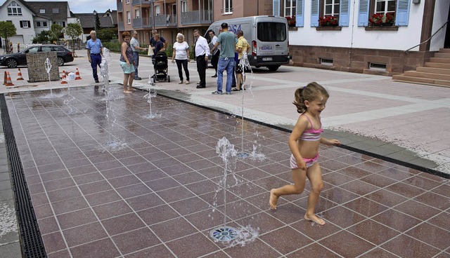 Vor allem fr die Kinder drften die Wasserfontnen ein Anziehungspunkt sein.   | Foto: Adelbert Mutz