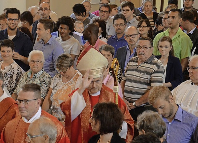 Zahlreiche Glubige lieen sich von Weihbischof Bernd Uhl in Seelbach firmen.   | Foto: Katholische Kirche