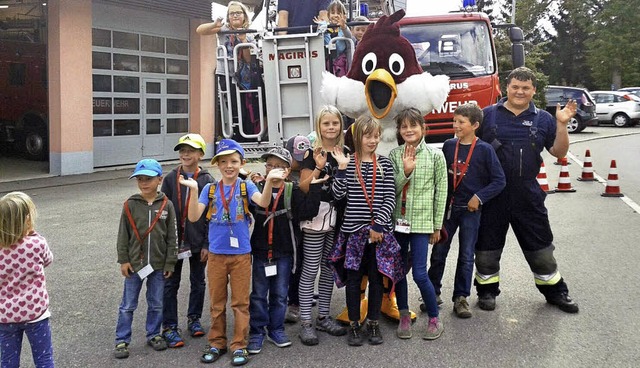 Ein Besuch bei der Feuerwehr steht auch in diesem Jahr im Sommerferienprogramm.   | Foto: Privat