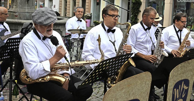 Jazz, Swing, Dixie und Schlager, schwe...egen, auf dem Waldkircher Marktplatz.   | Foto: Karin Heiss
