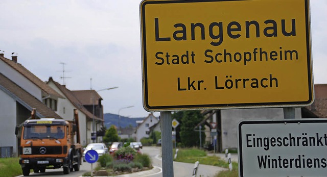 Eine schwere Last ist fr Langenau vor...darber fllt aber auf hherer Ebene.   | Foto: Steinfelder