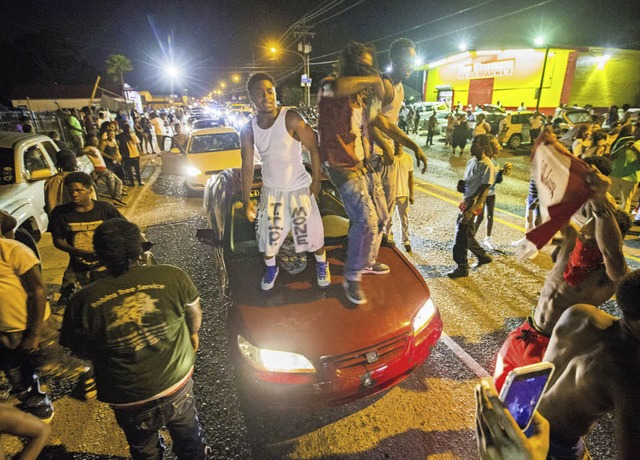 In Baton Rouge blockieren Demonstrante... Tod von  Alton Sterling den Verkehr.   | Foto: AFP
