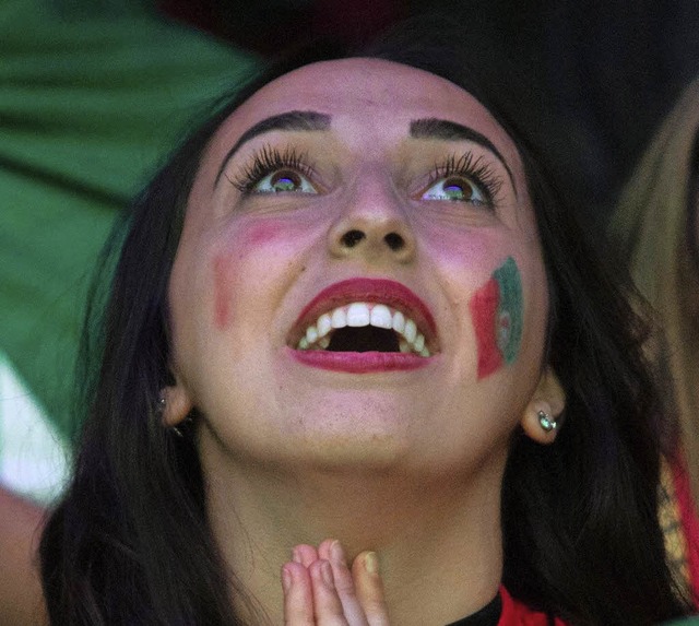 Himmelt dieser weibliche Fan Cristiano Ronaldo an?  | Foto: AFP