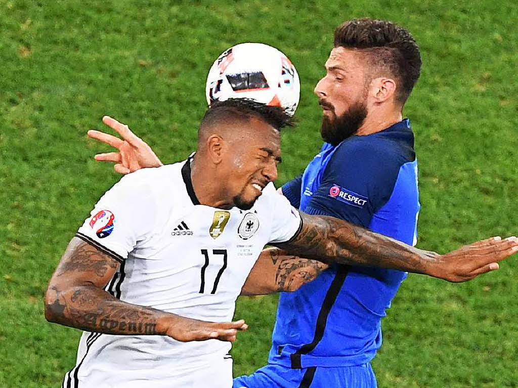 Jrme Boateng im Kopfballduell