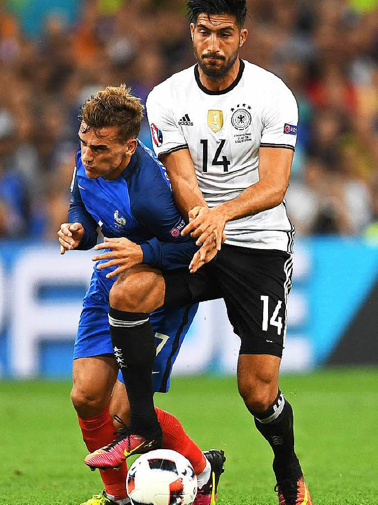 Emre Can gegen den Doppeltorschtzen Antoine Griezmann