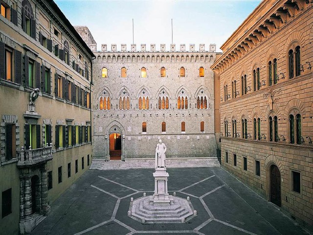 Altehrwrdig, aber nicht unbedingt solide &#8211; italienische Bank in Siena  | Foto: dpa