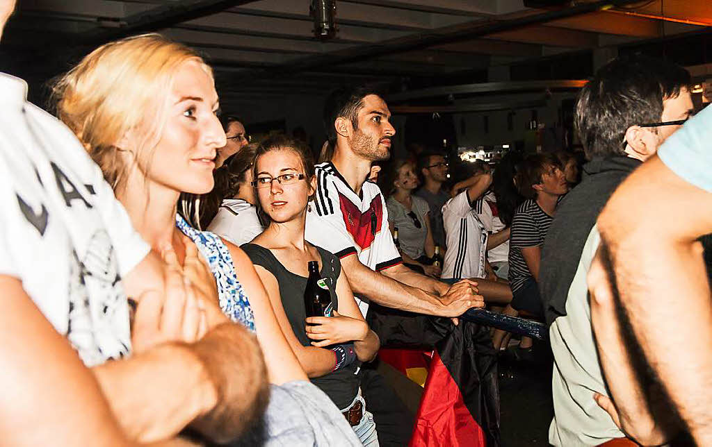 Public Viewing beim Halbfinale in der Mensabar