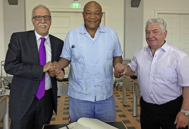 Boxlegende George Foreman ist zu Gast in Kehl.   | Foto: Rolf Hoffmann