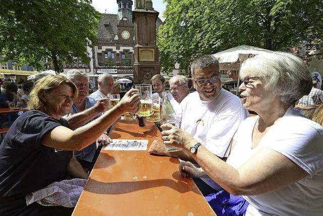 Hock auf dem Rathausplatz