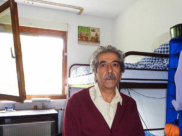 Theaterkritiker Abdulnaser Hasso in der Flchtlingsunterkunft in Emmendingen  | Foto: Annemarie Rsch