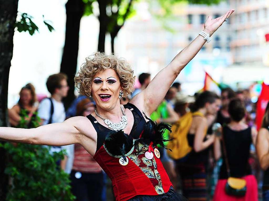 CSD-Parade in Freiburg – ein buntes Statement fr Liebe und Toleranz.